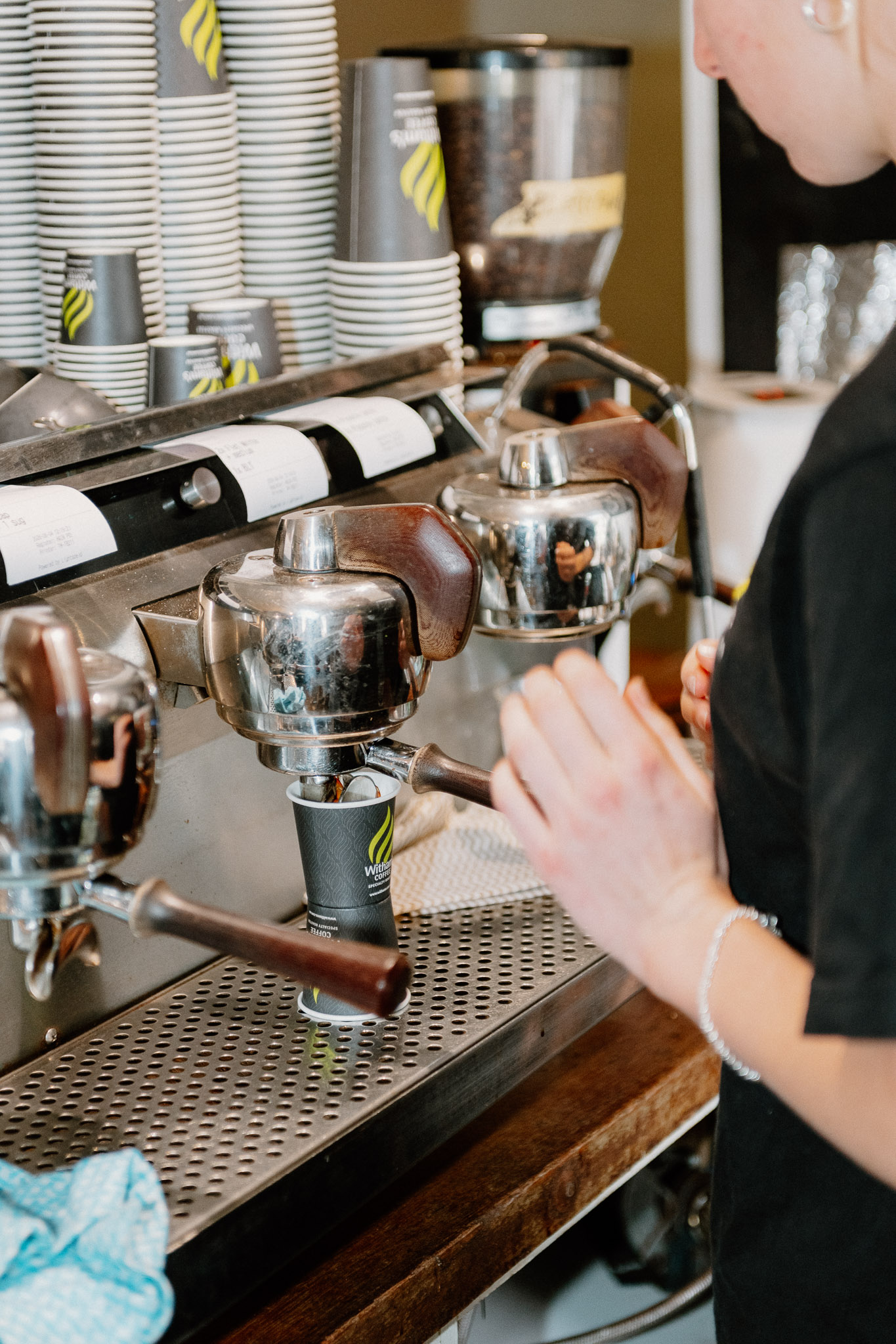 Joos Digital5-4 Barista preparing coffee on an espresso machine at a café